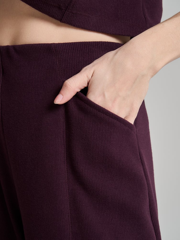 Широкие брюки в рубчик со стрелками