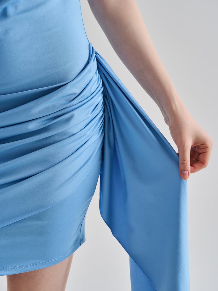 Платье вечернее без рукавов с драпировкой