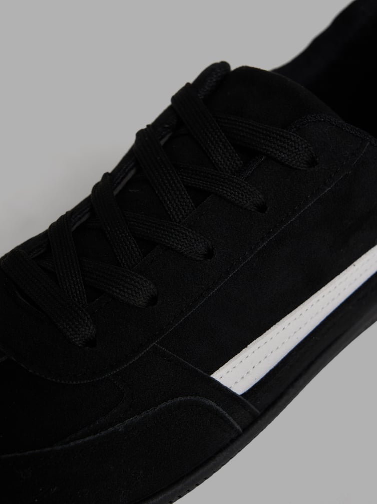 Кроссовки спортивные низкие