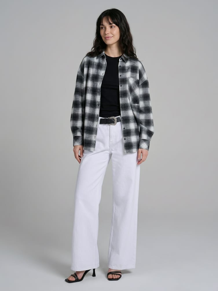 Джинсы широкие с вареным эффектом