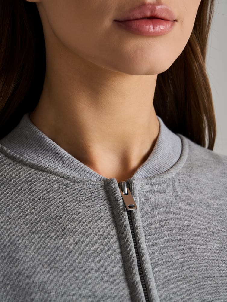 Укороченная толстовка с кружевом