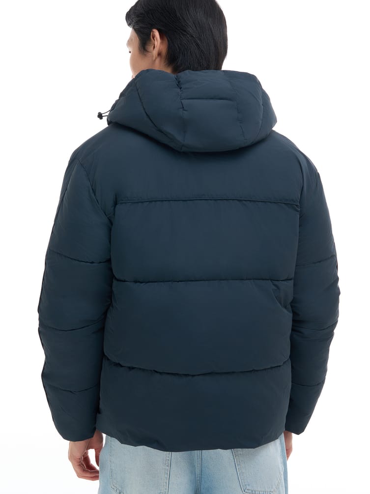 Демисезонная куртка на синтепоне с капюшоном