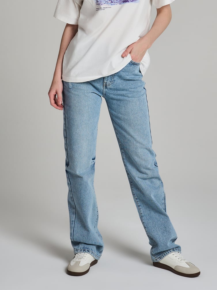 Джинсы прямые с потертостями