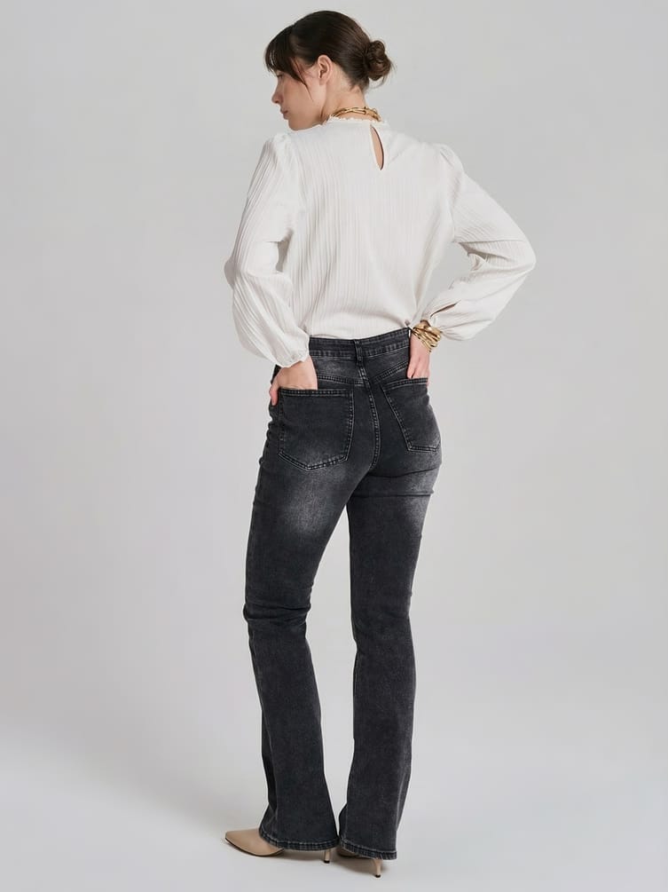 Джинсы клеш от колена