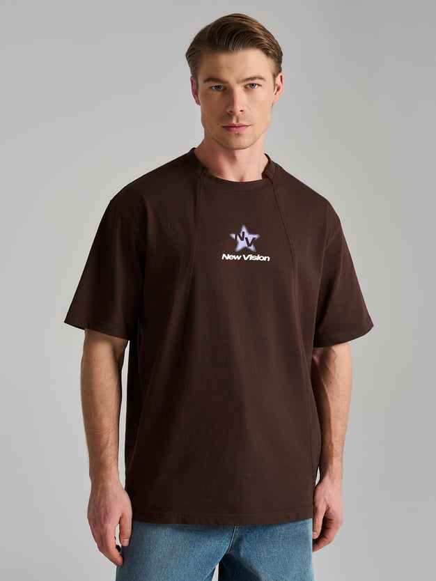 Футболка со стрелками и принтом