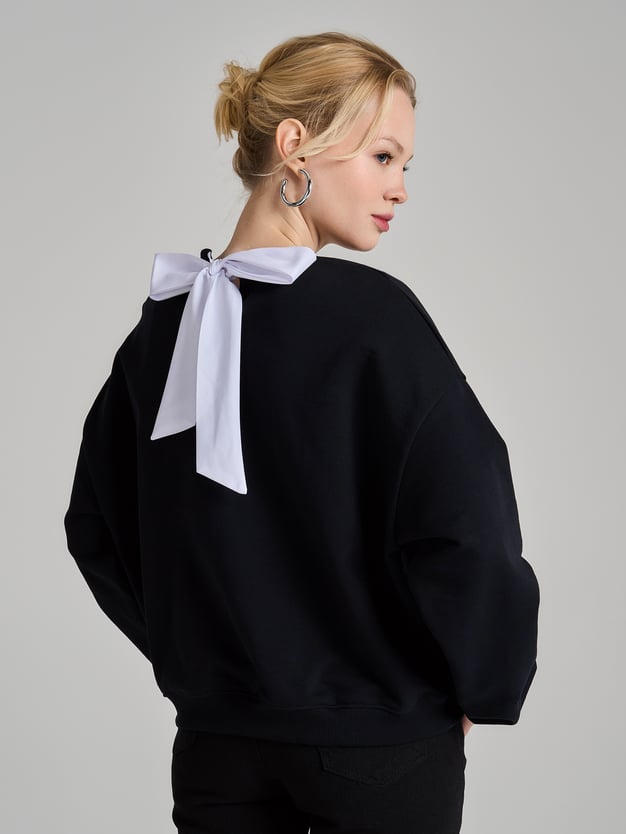 Свитшот с бантом на спине