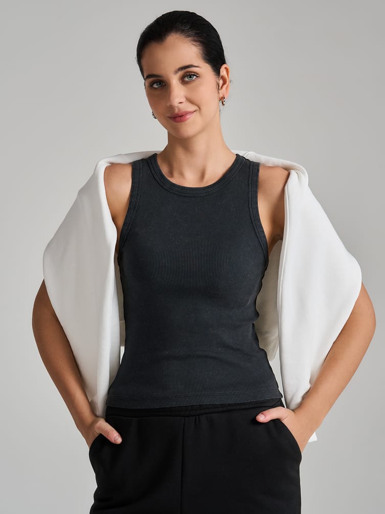 Майка на широких бретелях с вареным эффектом