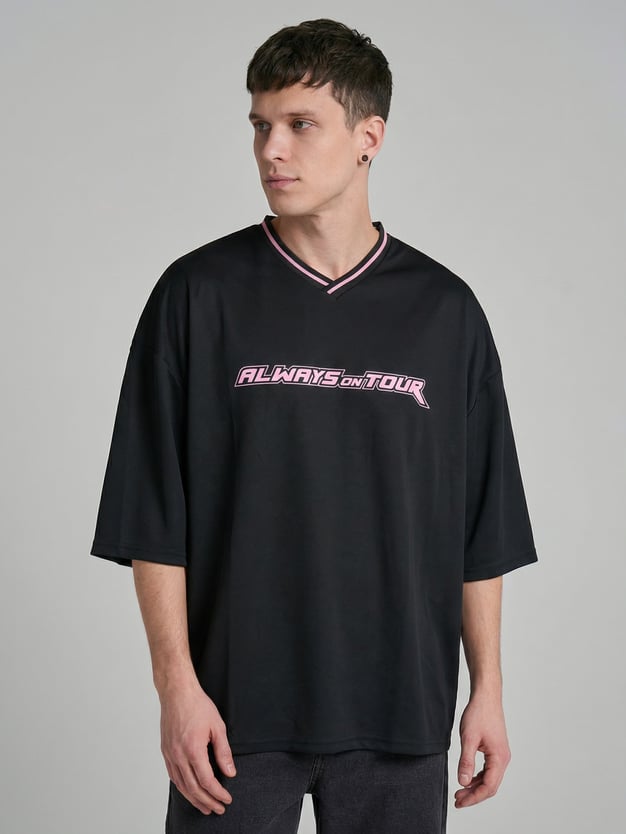 Спортивная футболка с принтом на спине