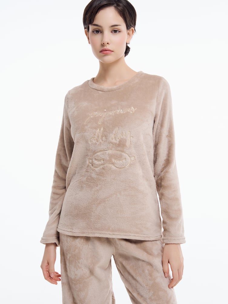 Плюшевая пижама с вышивкой и брюками