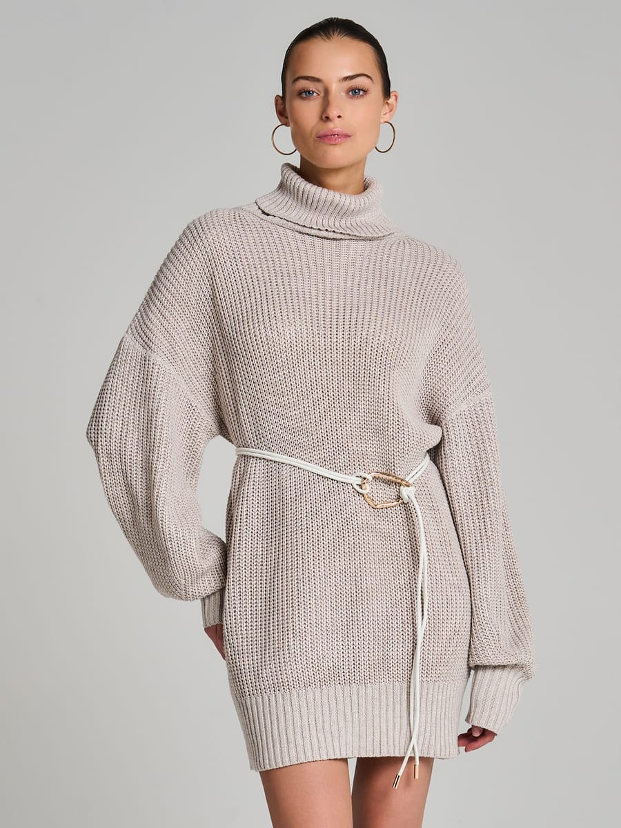 Платье-свитер вязаное