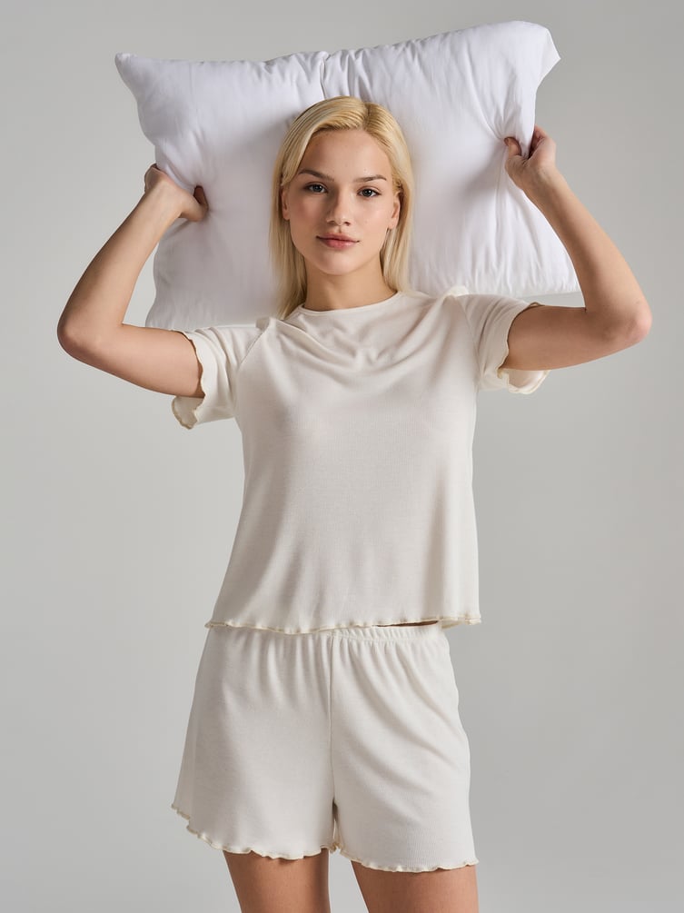 Пижама в рубчик с футболкой и шортами