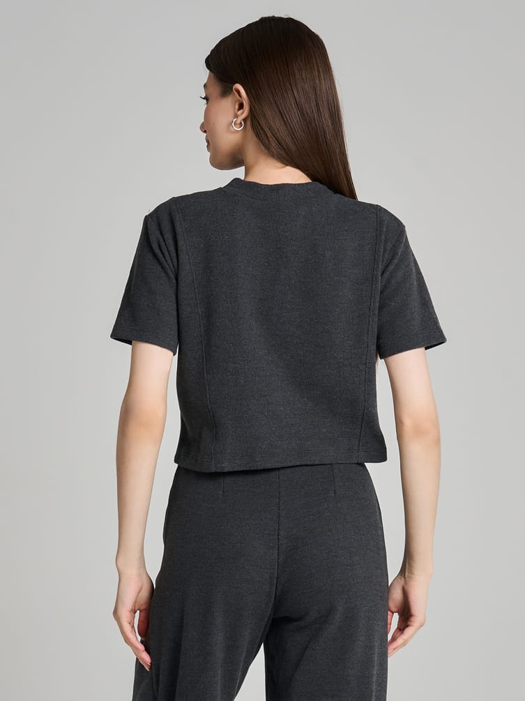 Укороченная футболка в рубчик