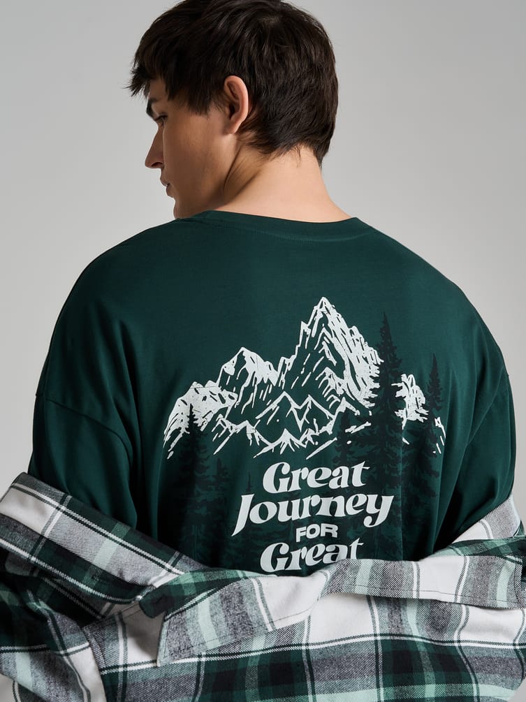 Футболка оверсайз с принтом гор на спине