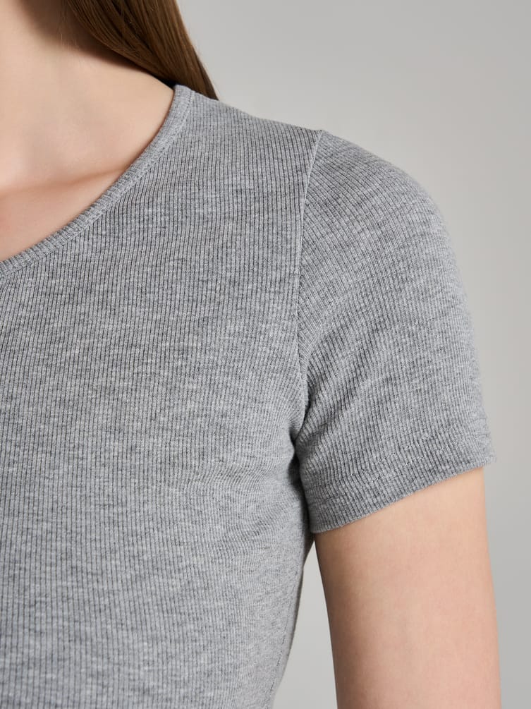 Футболка приталенная на пуговицах