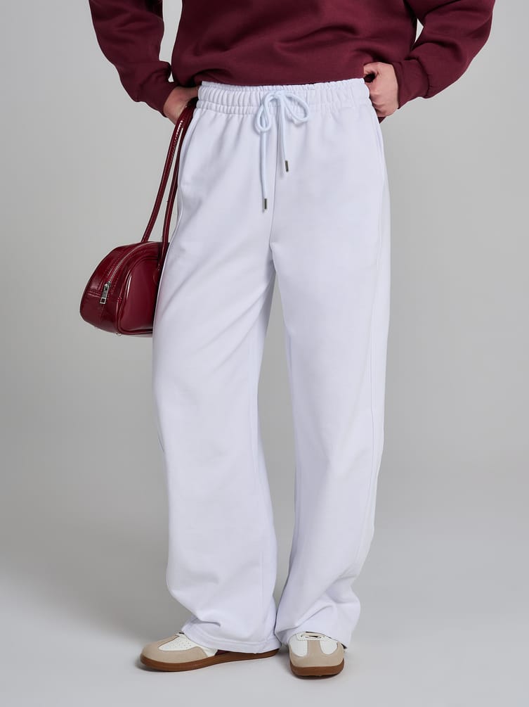 Брюки широкие со смещенным боковым швом