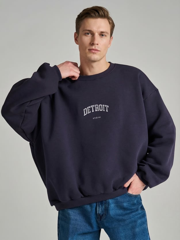 Тёплый свитшот оверсайз с надписью и начёсом