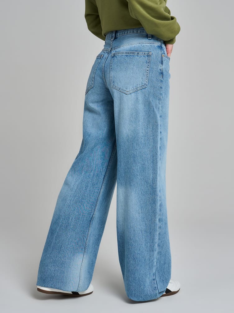 Джинсы широкие с вареным эффектом