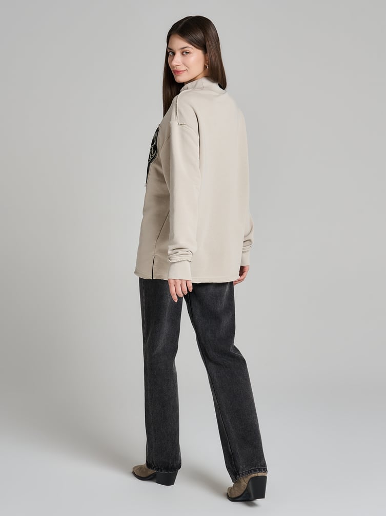 Свитшот в стиле гранж с необработанными краями