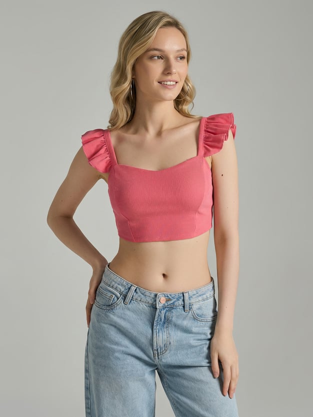 Короткий топ с рюшами на лямках