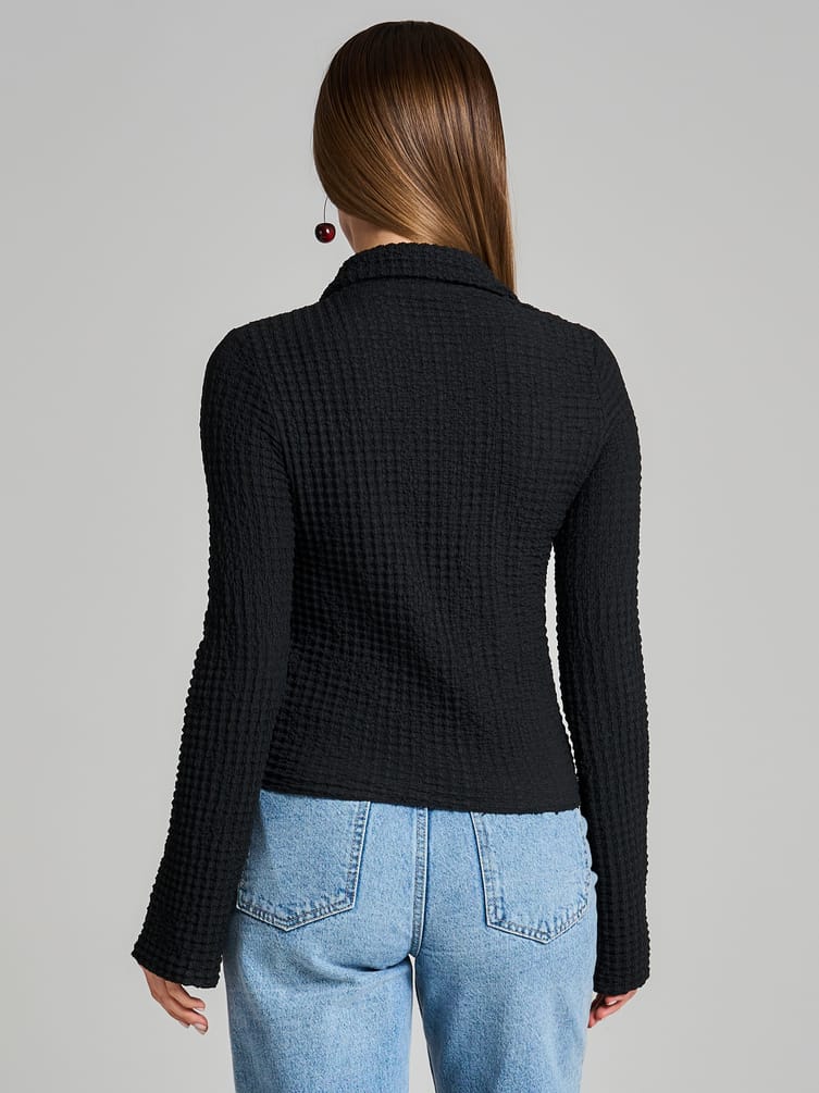 Кофта на пуговицах из жатой ткани