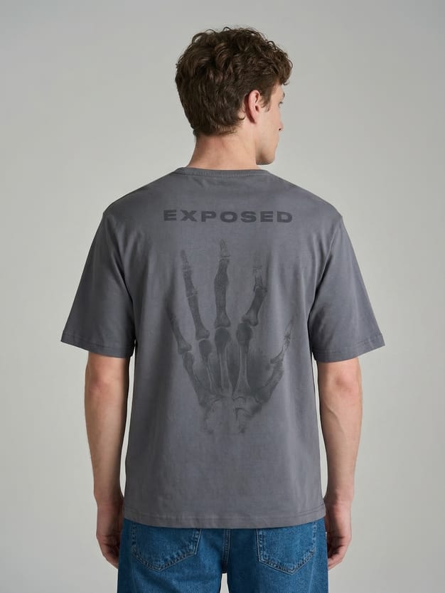 Футболка с принтом на спине