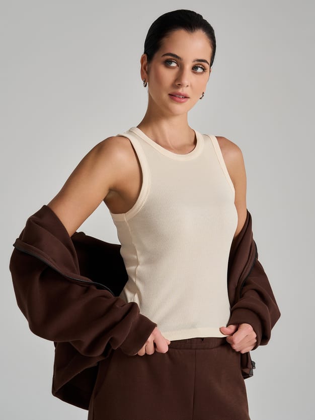 Майка на широких бретелях с вареным эффектом