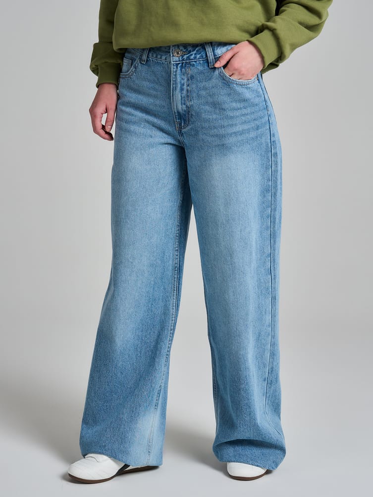 Джинсы широкие с вареным эффектом