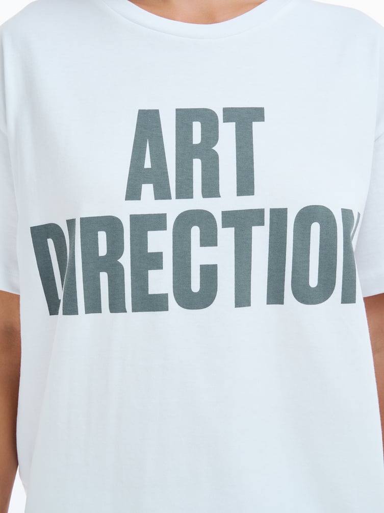 Футболка оверсайз с надписью Art direction