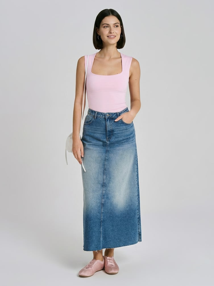 Майка укороченная на широких бретелях