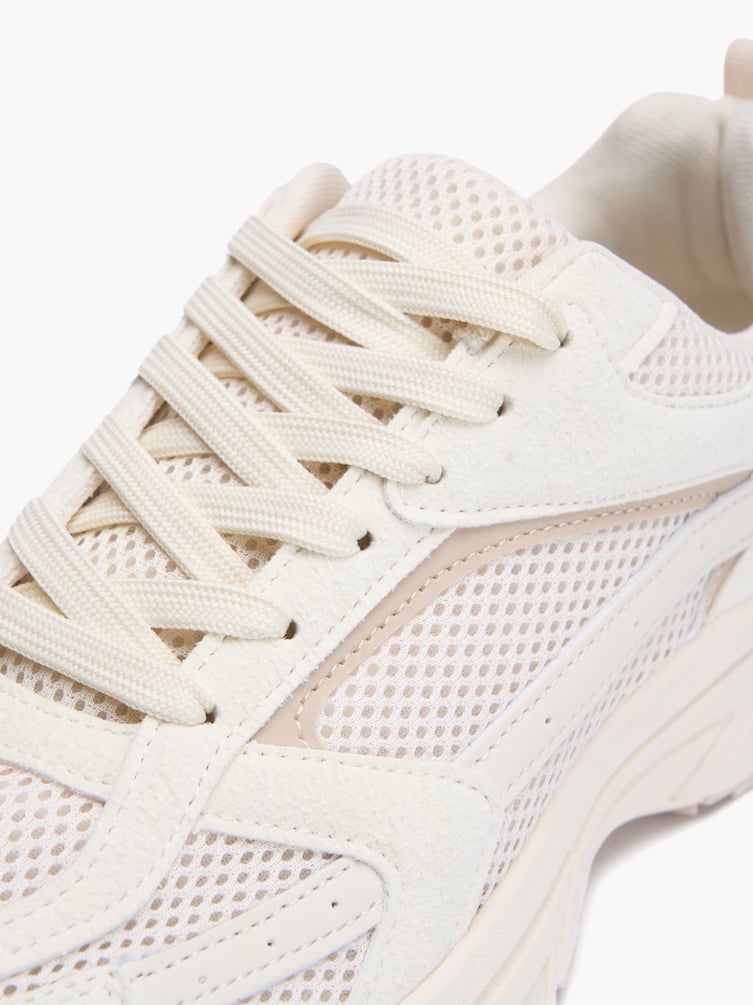 Спортивные кроссовки с сеткой