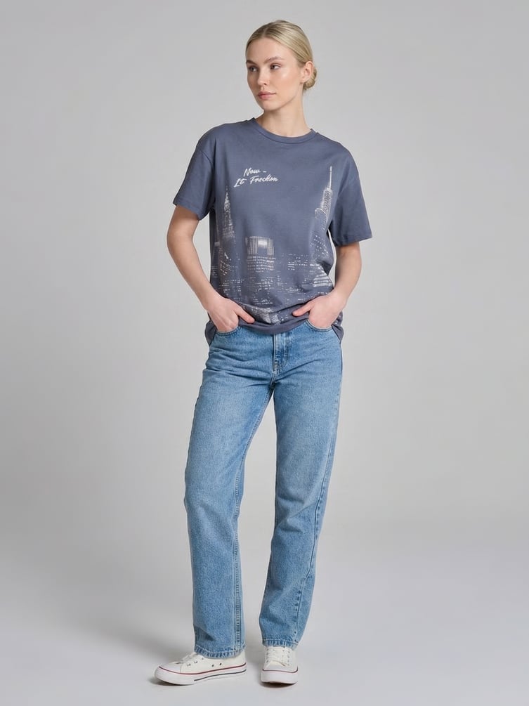 Футболка оверсайз с принтом и стразами