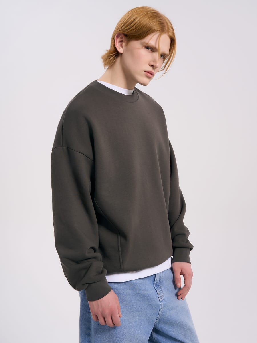 Утепленный свитшот оверсайз с внешними швами