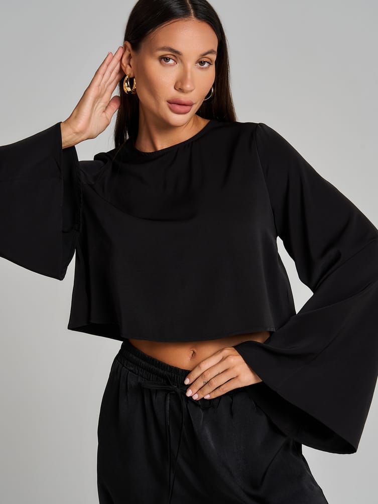 Блузка офисная нарядная с рукавом клеш