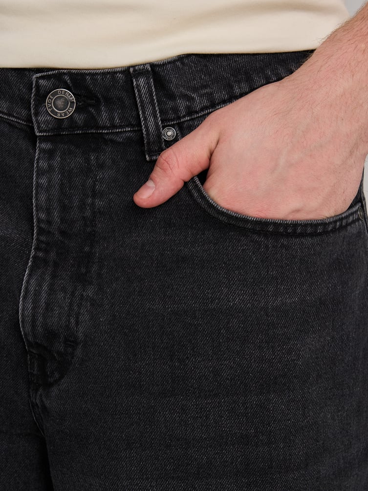 Джинсы багги зауженные с декоративной петлей