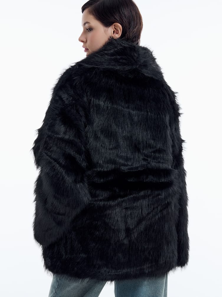 Шуба искусственная короткая