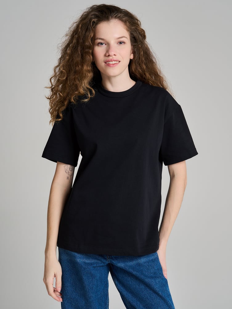 Футболка плотная с надписью на спине