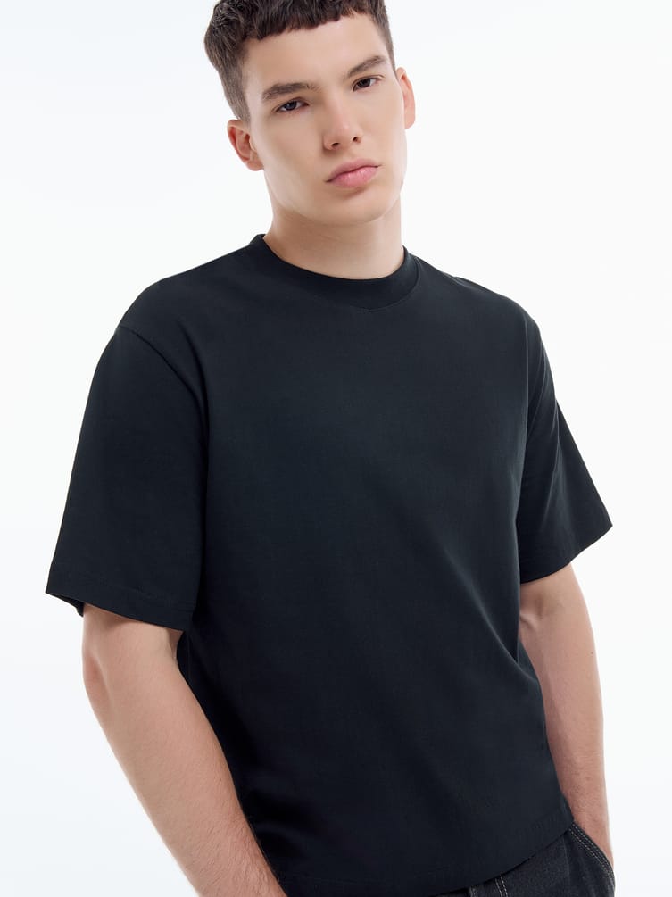 Однотонная свободная футболка