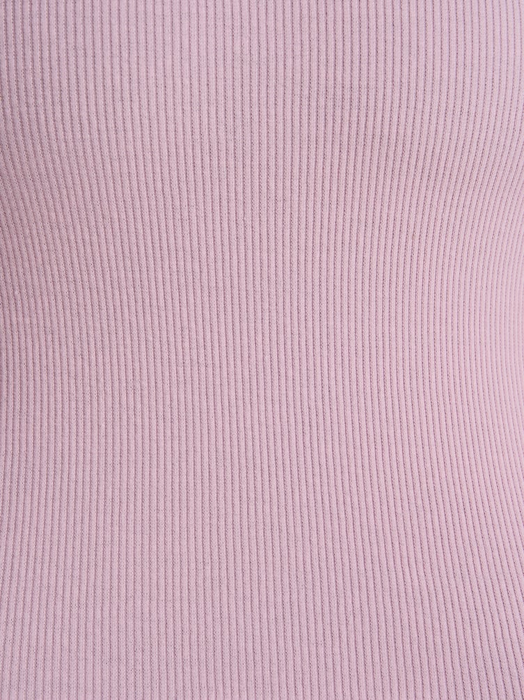 Майка на широких бретелях в рубчик