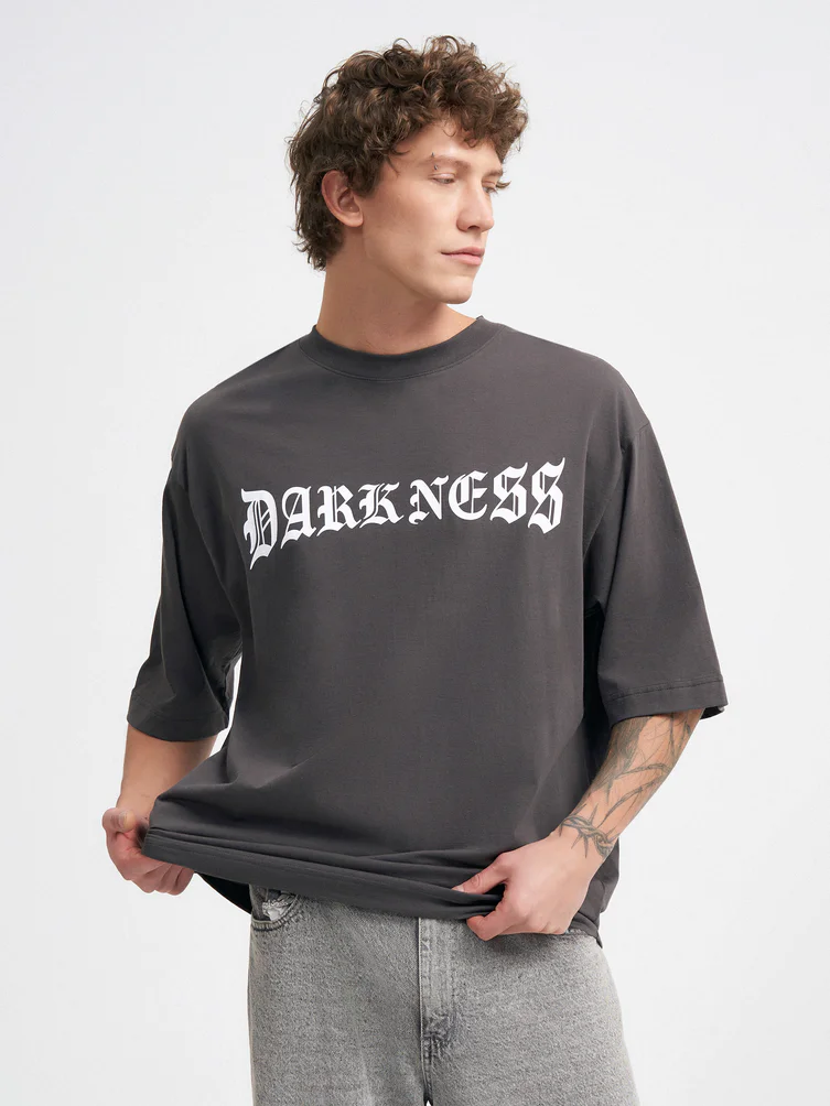 Футболка оверсайз с надписью Darkness