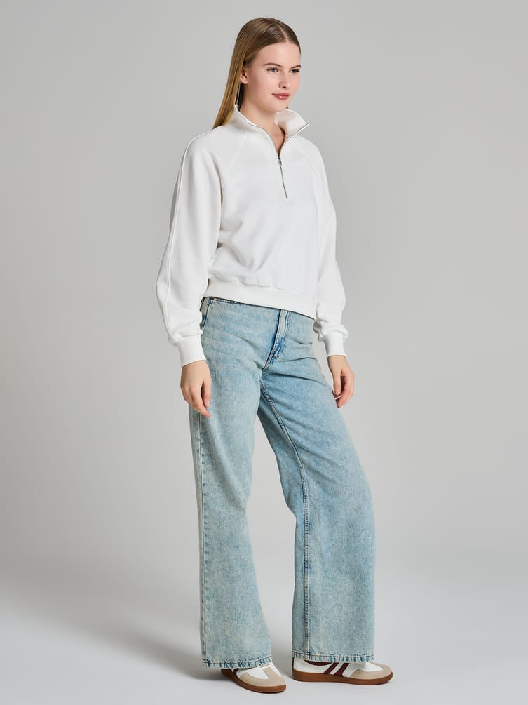 Укороченный свитшот с высоким воротом