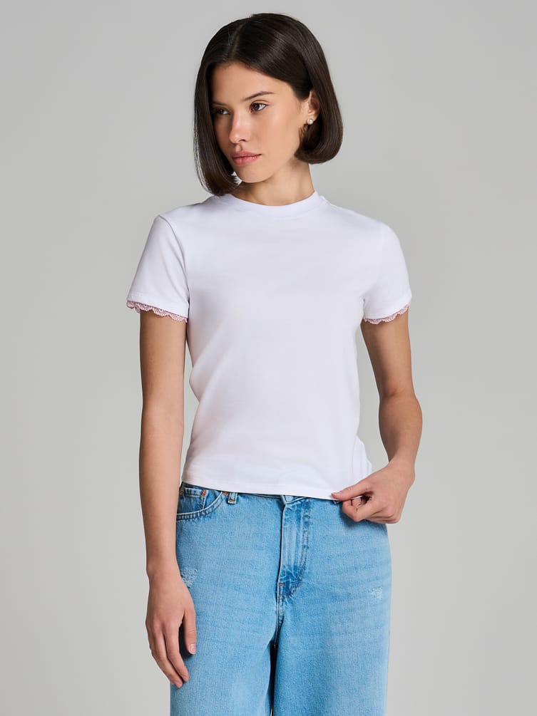 Короткая футболка с кружевом