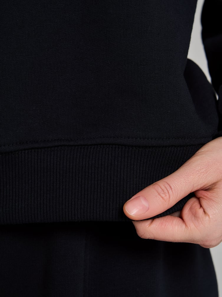 Свитшот с V-образным вырезом