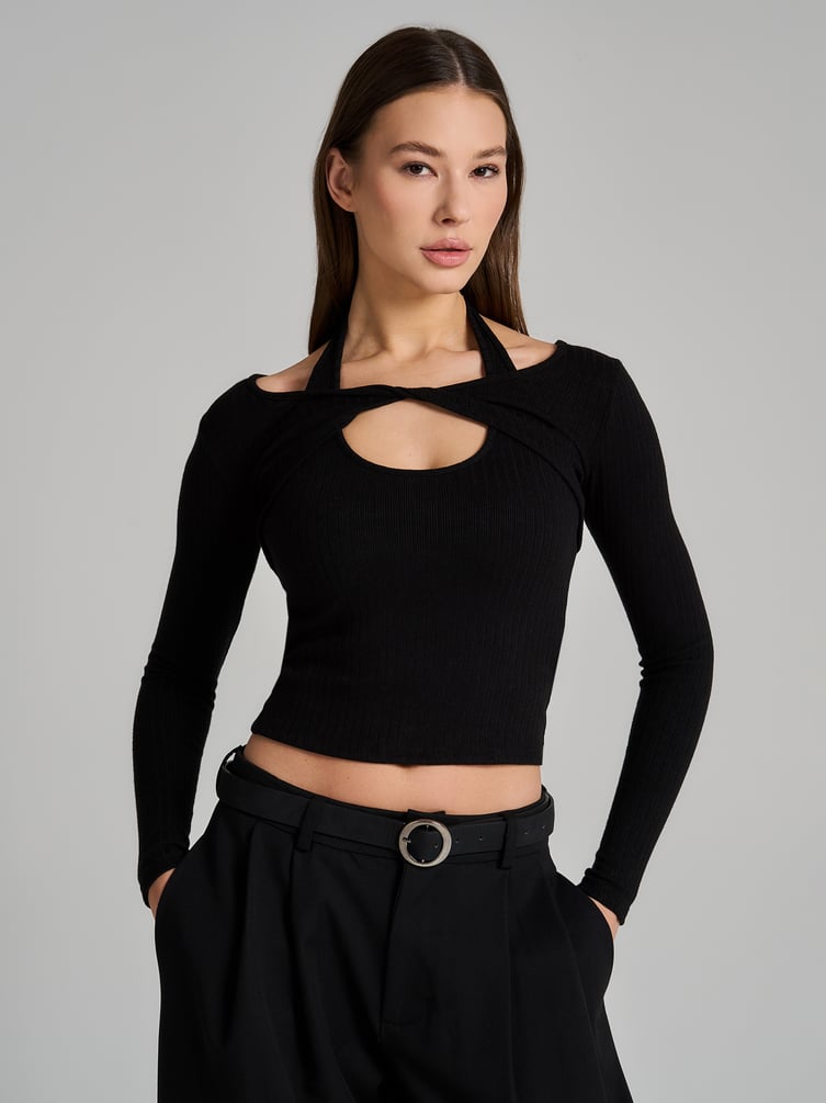 Лонгслив с декоративным вырезом