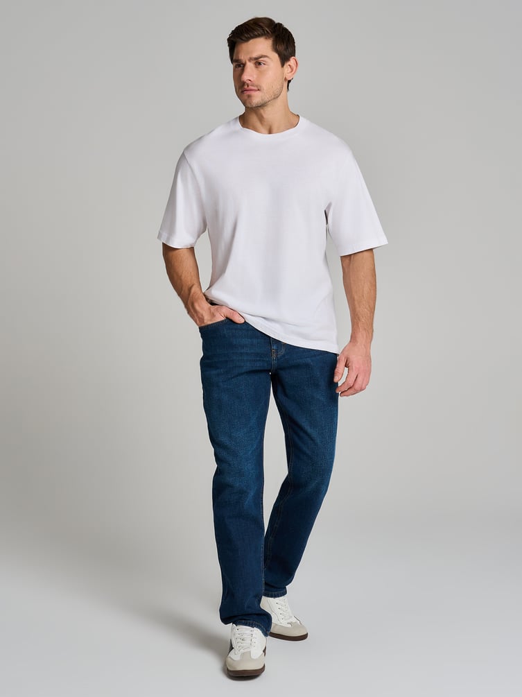 Классические прямые джинсы