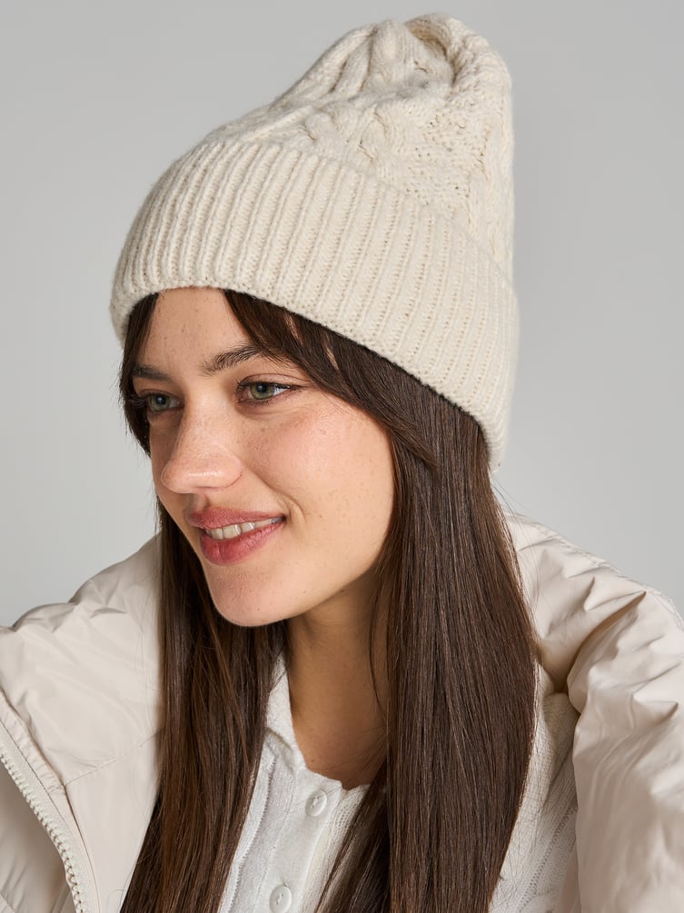 Вязаная зимняя шапка