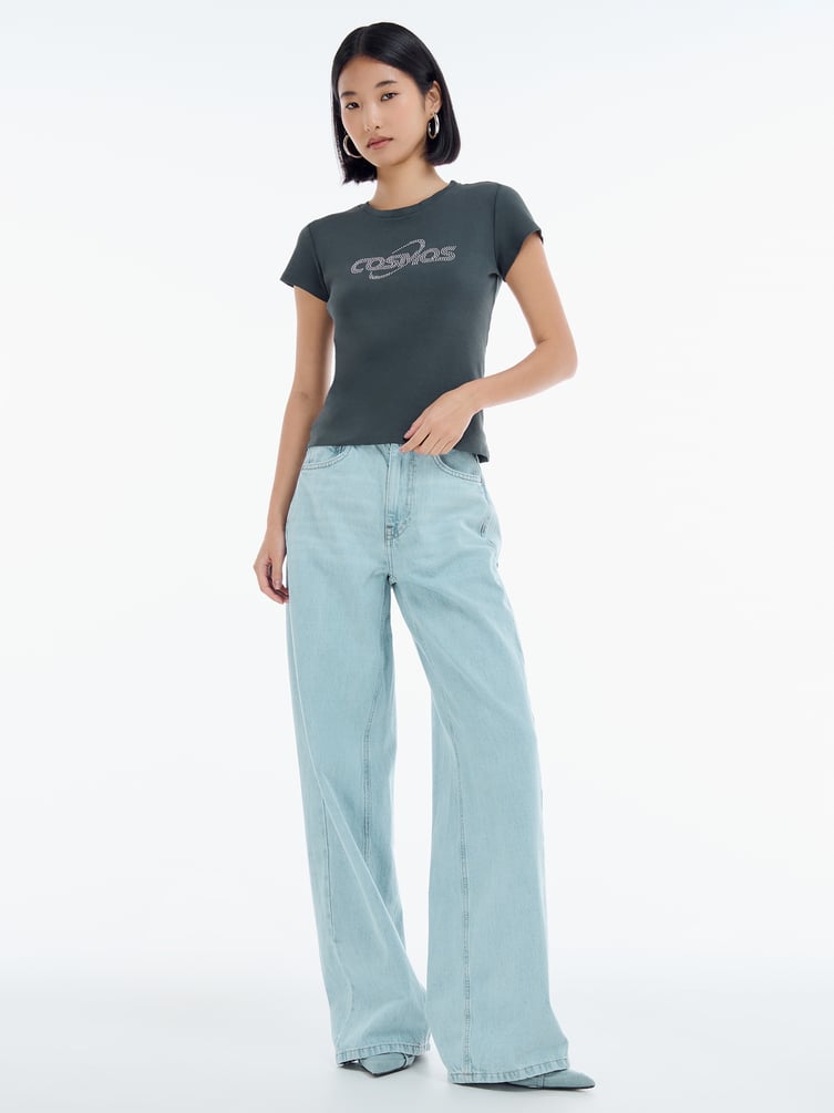 Футболка облегающая с надписью стразами