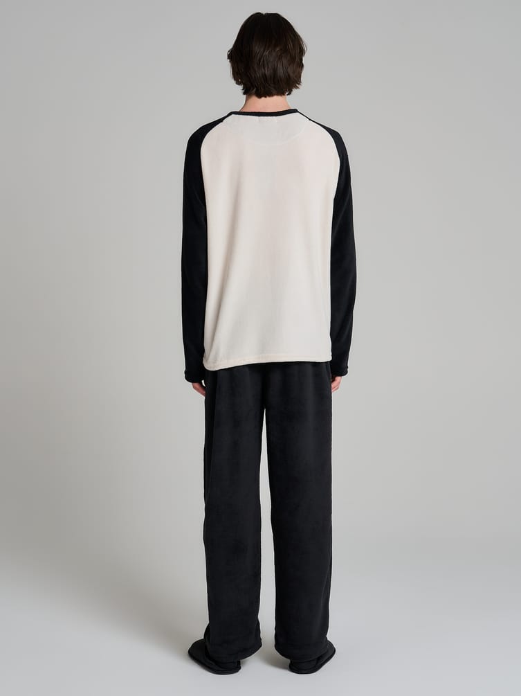 Пижама плюшевая с вышивкой и брюками