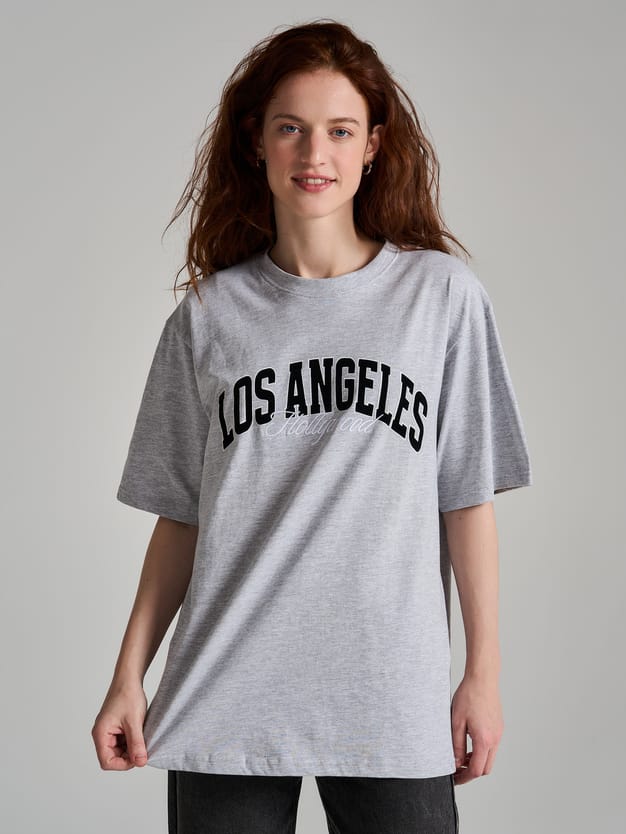 Хлопковая футболка оверсайз с вышивкой надписи