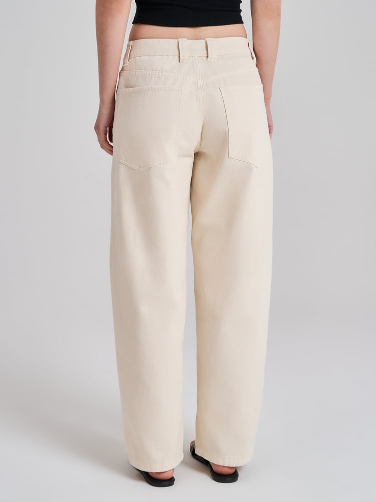 Джинсы баллоны со средней посадкой