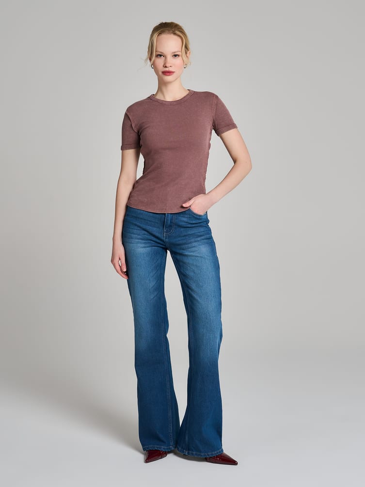 Футболка в рубчик с внешними швами